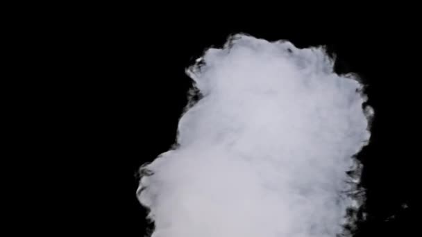 Fumo Branco Com Canal Alfa Câmara Lenta Vapor Explosivo Nuvens — Vídeo de Stock