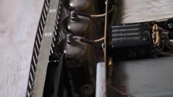 Tubos Amplificador Audio Calentándose Dentro Del Amplificador Sonido Vintage Válvulas — Vídeos de Stock