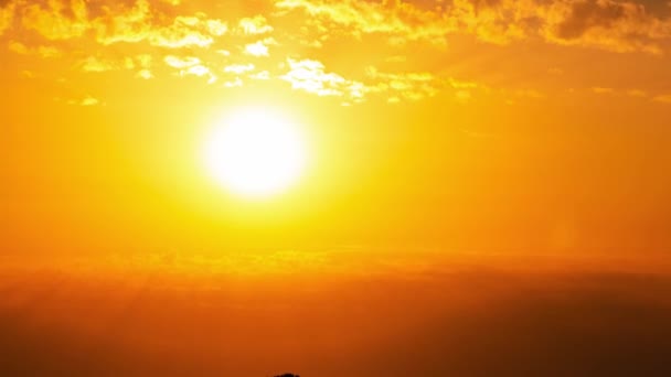 Timelapse Чудовий Захід Сонця Рухається Вниз Помаранчевому Небі Хмарами Яскраво — стокове відео