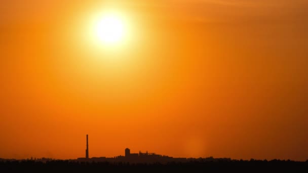 Sonnenuntergang Über Dem Horizont Orangefarbenem Himmel Mit Weichen Wolken Zeitraffer — Stockvideo