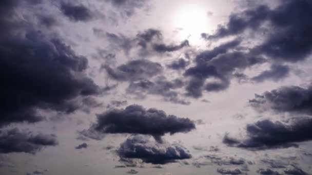 Тімелапс Темних Хмар Рухаються Небі Хмарний Простір Фону Світлими Сірими — стокове відео