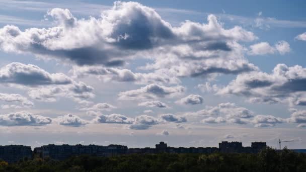 Tijdsverloop Van Stormwolken Beweegt Zich Silhouetten Van Hoogbouw Daken Wolken — Stockvideo