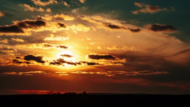 Coucher Soleil Incroyable Dans Ciel Orange Avec Des Nuages Dramatiques — Video