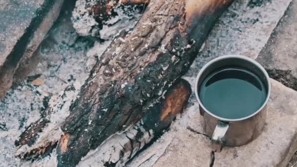 Mug Self Making Aromatic Coffee Camping Fire Nature Close Background — Stock Video