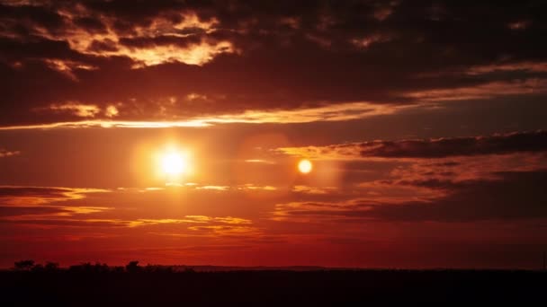 Дивовижний Захід Сонця Помаранчевому Небі Темними Драматичними Хмарами Timelapse Яскраве — стокове відео