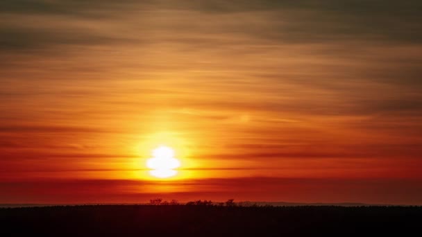 Destansı Dramatik Bulutlarla Karanlık Gökyüzünde Inanılmaz Bir Gün Batımı Timelapse — Stok video