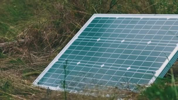 Panel Solar Portátil Encuentran Suelo Naturaleza Generar Energía Para Los — Vídeos de Stock