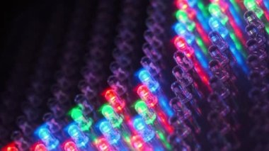 Birçok RGB yarı iletken diyot içeren LED panel, yakın plan. Farklı efektlere sahip LED-noktalar. Kırmızı, yeşil ve mavi ışık yayan diyotların arka planı. Renkli RGB 'nin makro görüntüsü