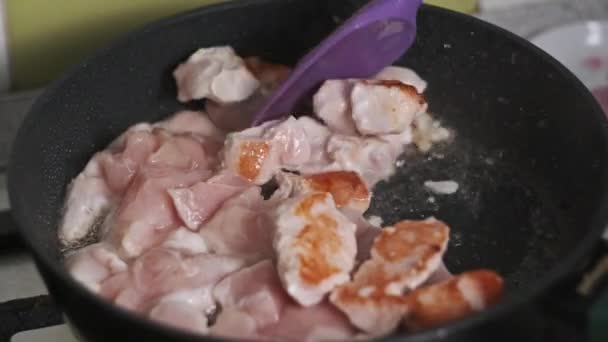 Pieces Chicken Meat Fried Frying Pan Home Kitchen Appetizing Chopped — Stock Video