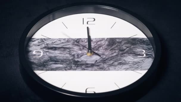 Reloj Pared Gira Las Agujas Del Reloj Timelapse Primer Plano — Vídeos de Stock