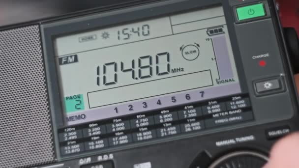 Modern Radyonun Dijital Lcd Ölçeğinde Frekansı Taranıyor Çevirme Paneli Değişik — Stok video
