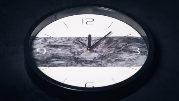 Zegar Ścienny Obraca Ręce Zegara Timelapse Okrągły Pokrętło Zbliżenie Powoli — Wideo stockowe