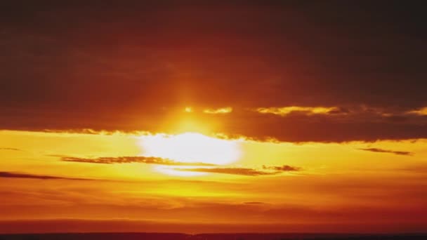 Timelapse Zonsondergang Boven Horizon Oranje Lucht Met Dramatische Wolken Heldere — Stockvideo