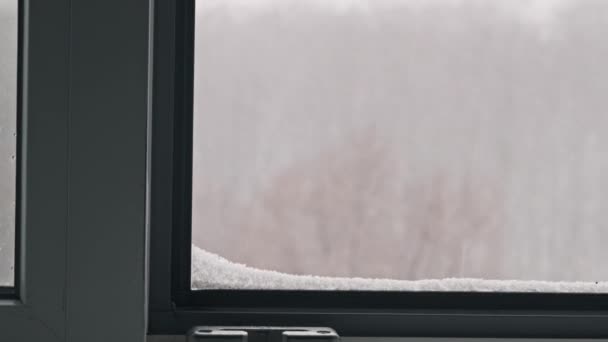 Зимний Вид Окна Зимний Пейзаж Через Окно Доме Зимний Фон — стоковое видео
