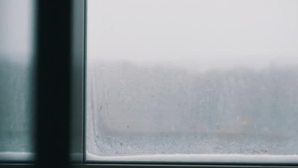 Vinterutsikt Från Ett Fönster Vinterlandskap Genom Fönstret Huset Vacker Vinter — Stockvideo