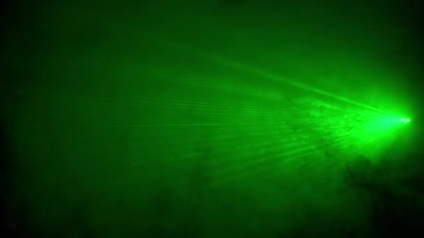Зелені Лазерні Промені Освітлення Диму Темному Тлі Лазерні Дискові Смуги — стокове відео
