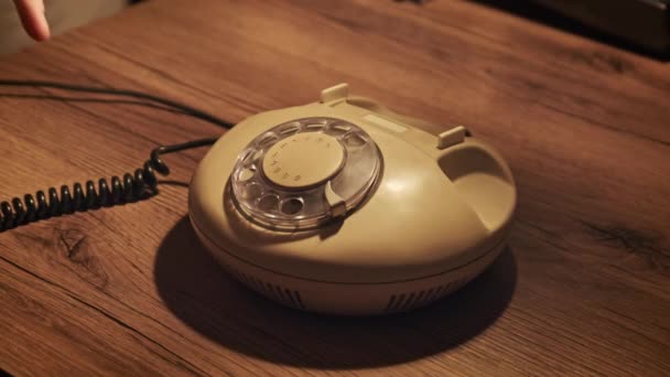 Marcando Número Emergencia 911 Viejo Teléfono Giratorio Teléfono Retro Con — Vídeo de stock