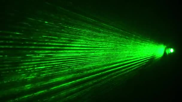 Zelené Laserové Paprsky Svítí Kouři Tmavém Pozadí Laserové Diskotékové Paprsky — Stock video