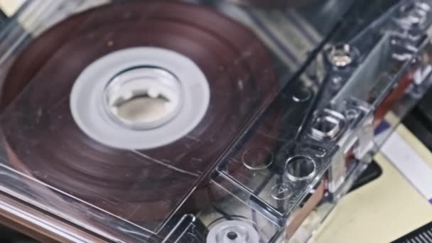 Mucchio Cassette Audio Diverse Ruota Tavolo Legno Primo Piano Diversi — Video Stock