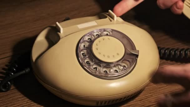 Telefoonnummer 112 Bellen Een Oude Draaitelefoon Retro Telefoon Met Een — Stockvideo