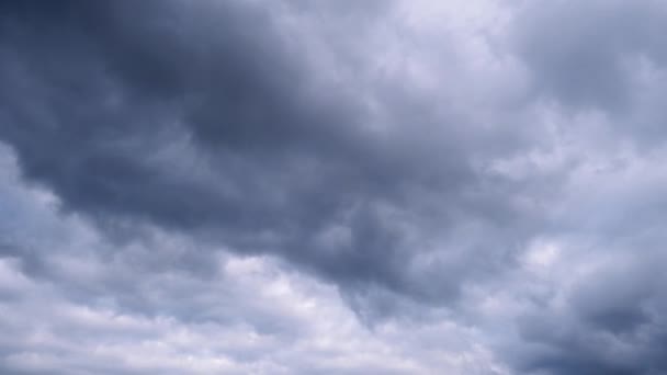 Timelapse Nubes Cúmulos Mueve Cielo Azul Fondo Nubes Ligeras Pesadas — Vídeo de stock