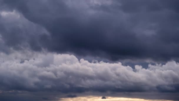 Nuvens Tempestade Movem Céu Fundo Cúmulo Cinza Nuvens Chuva Grossas — Vídeo de Stock