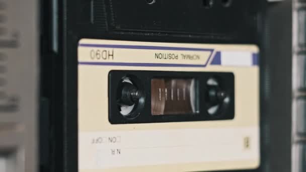 Zvukový Magnetofon Přehrávání Vintage Audio Kazety Zblízka Retro Diktafon Přehrávač — Stock video