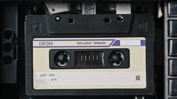 Tonbandgerät Spielt Alte Audiokassetten Nahaufnahme Retro Recorder Plattenspieler Spielt Ein — Stockvideo