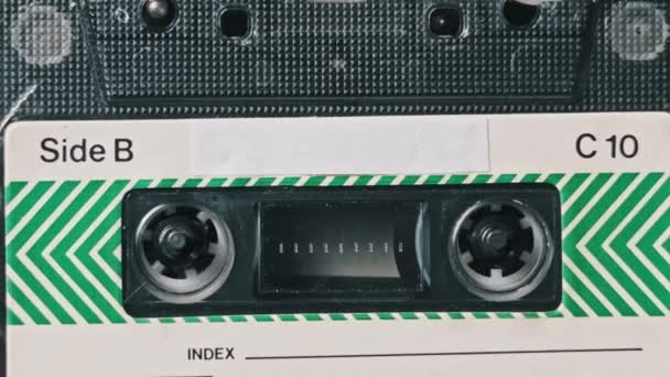Lydbåndopptaker Avspilling Vintage Lydkassett Nærbilde Retroopptaker Opp Spilleren Som Spiller – stockvideo