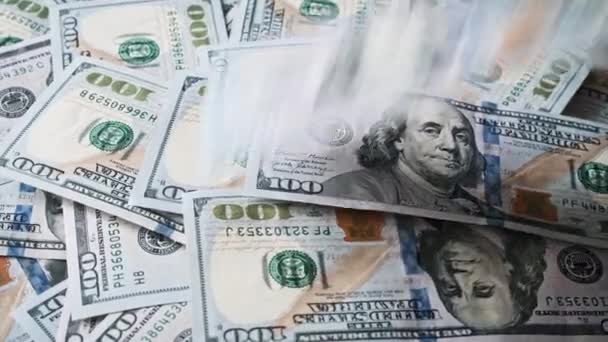 Les Billets 100 Dollars Tombent Sur Tas Rotatif Dollars Gros — Video