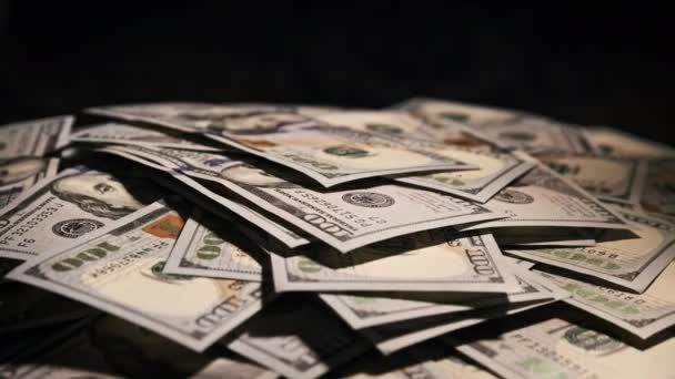 Haufen Hunderter Amerikanischer Dollarscheine Die Langsam Nahaufnahme Rotieren Dollars Drehen — Stockvideo