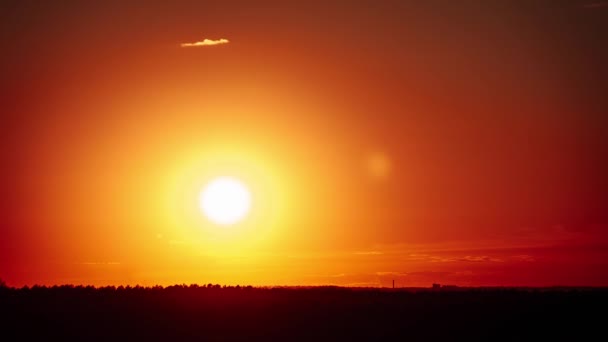 Ηλιοβασίλεμα Πάνω Από Τον Ορίζοντα Στον Πορτοκαλί Ουρανό Timelapse Φωτεινός — Αρχείο Βίντεο