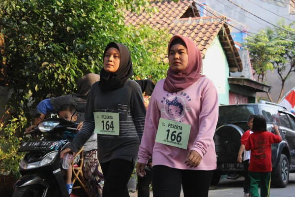 Dżakarta Indonezja 2018 Kobieta Hidżabie Uczestnicząca Maratonie Pomiędzy Wioskami Podczas — Zdjęcie stockowe