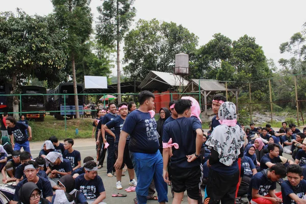 Bogor Indonesia 2018 Students Gathered Field Playing Game Bogor Villa — Stock Photo, Image
