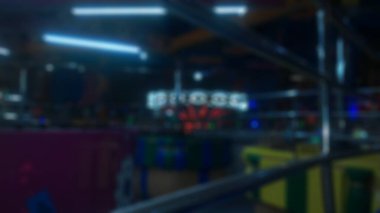 Renkli ışıklarla çocuk parkından çıkarılmış soyut arkaplan