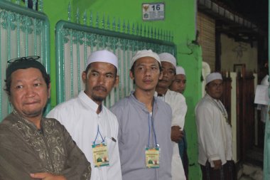 Cakarta, Endonezya - 12. 26. 2021: Hz. Muhammed 'in doğum günü kutlamasında Müslümanların ifadesini görmezden gelmek.