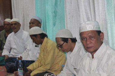 Cakarta, Endonezya - 12. 26. 2021: Müslüman cemaati, Hz. Muhammed 'in doğum gününü kutlamak için toplandı.