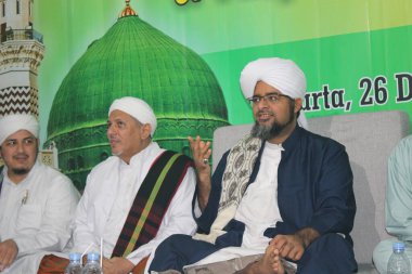Jakarta, Endonezya - 12 26 2021: Peygamber Muhammed 'in doğum gününü kutlayan dini liderler