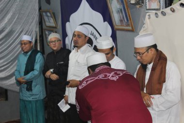 Jakarta, Endonezya - 01 28 2022: Peygamber Muhammed 'in doğum günü kutlamalarına katılan dini figürler