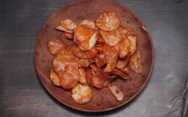 Cassava cipsi balado. Tuzlu, tuzlu ve çıtır çıtır tadı olan Endonezya atıştırmalıkları.