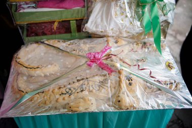 Roti Buaya ya da düğünler için timsah ekmeği