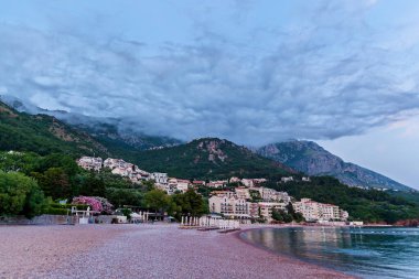 Eski kasabanın panoramik manzarası ve yukarıdan Kotor Körfezi. Kotor Körfezi Adriyatik Denizi 'ndeki en güzel yerdir. Kotor, Karadağ.