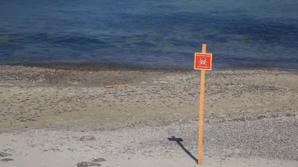 Waarschuwing Mijnbord Geïnstalleerd Stranden Van Zwarte Zee Kust Van Odessa — Stockvideo