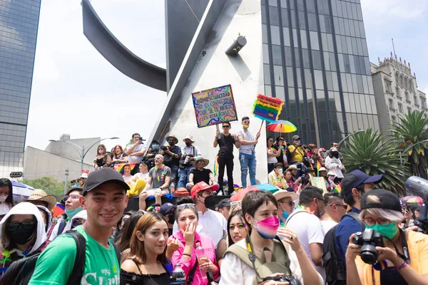 Mexico City Června 2022 Účastníci Návratu Gay Festivalu Vystavují Transparenty — Stock fotografie