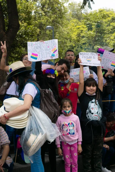 Mexico City Června 2022 Skupina Dětí Jejich Rodin Slaví Návrat — Stock fotografie