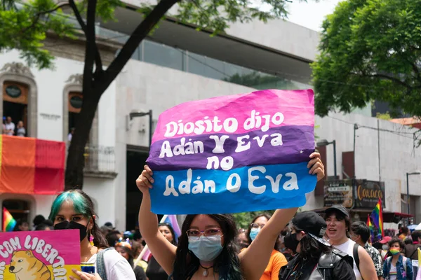 Gay Onur Festivali Katılımcısı Adem Havva Yerine Spanyolca Okunan Biseksüel — Stok fotoğraf