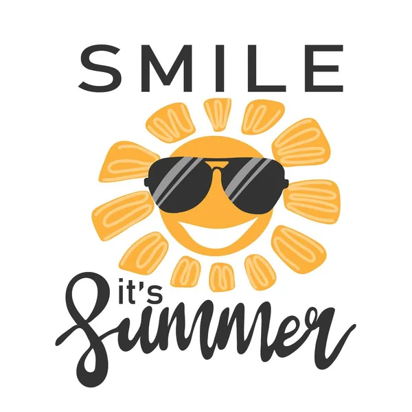 微笑吧 现在是夏天 带着太阳镜和太阳镜的具有启发性的短语 招贴画 纺织品 卡片的动机印刷 — 图库矢量图片