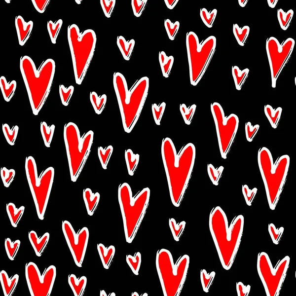 黒い背景に抽象的な赤いハートを持つシームレスなパターン 包装紙のための手描きチョークプリント — ストックベクタ