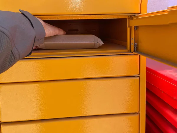 Paket teslim noktası, paket teslimatı, paket teslimatı.