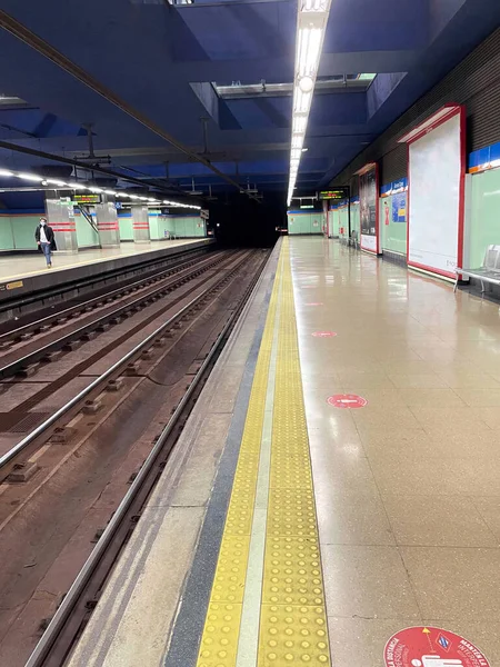 Platformlar ve metro, modern metro taşımacılığı kavramını izliyor 